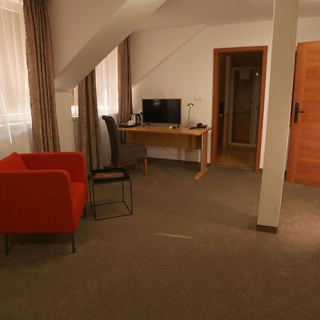 Hotel Novy Kastiel - Self Check-In Topoľčany Dış mekan fotoğraf