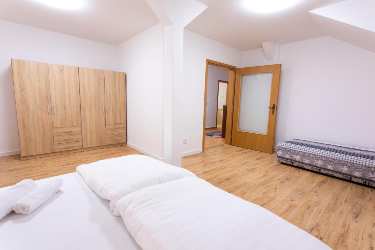 Hotel Novy Kastiel - Self Check-In Topoľčany Dış mekan fotoğraf