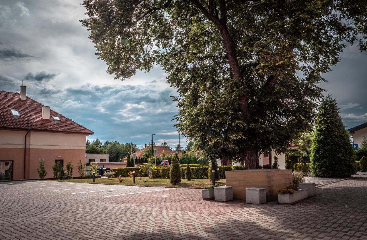 Hotel Novy Kastiel - Self Check-In Topoľčany Dış mekan fotoğraf