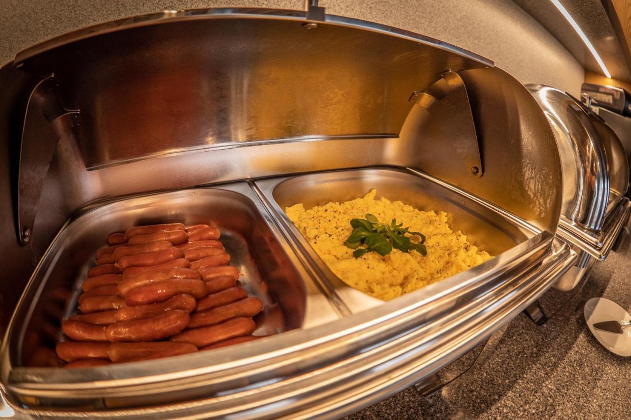 Hotel Novy Kastiel - Self Check-In Topoľčany Dış mekan fotoğraf