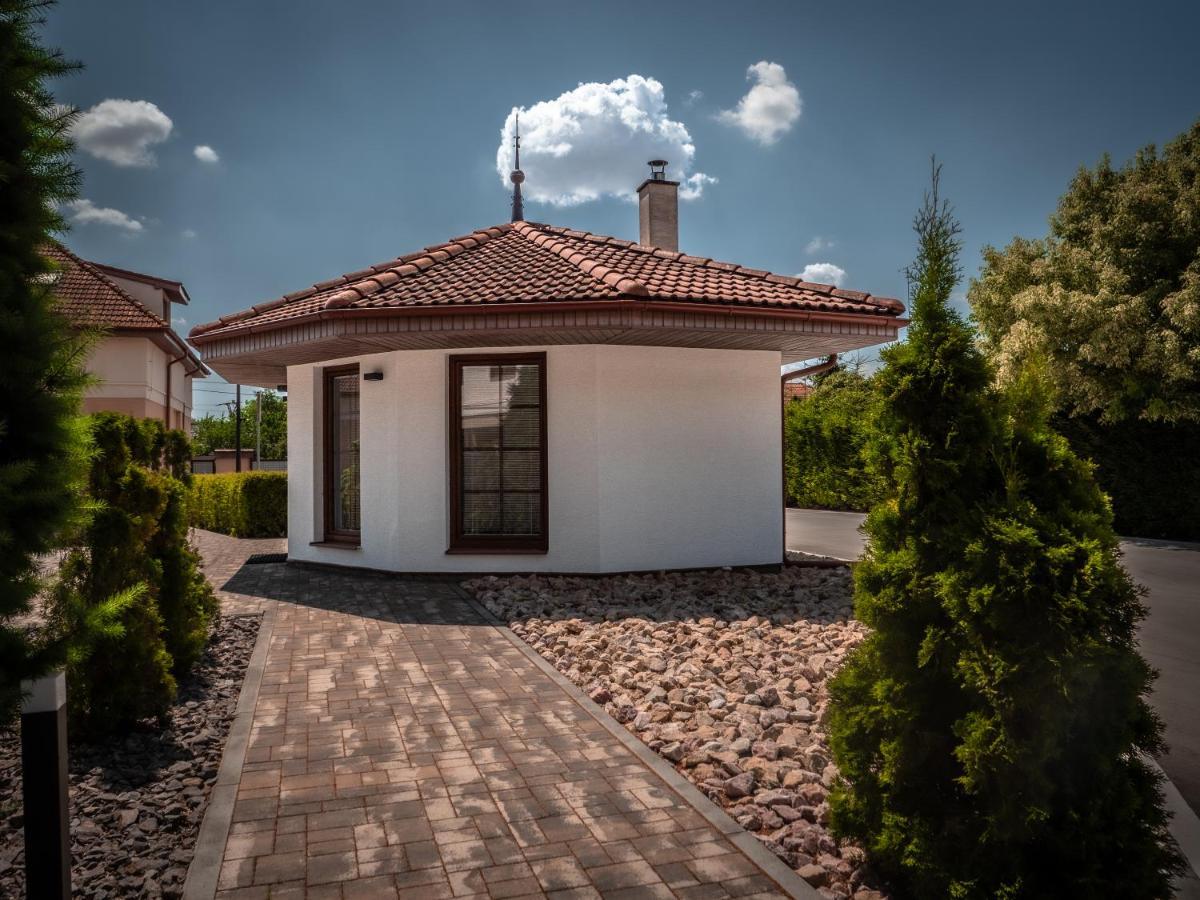 Hotel Novy Kastiel - Self Check-In Topoľčany Dış mekan fotoğraf