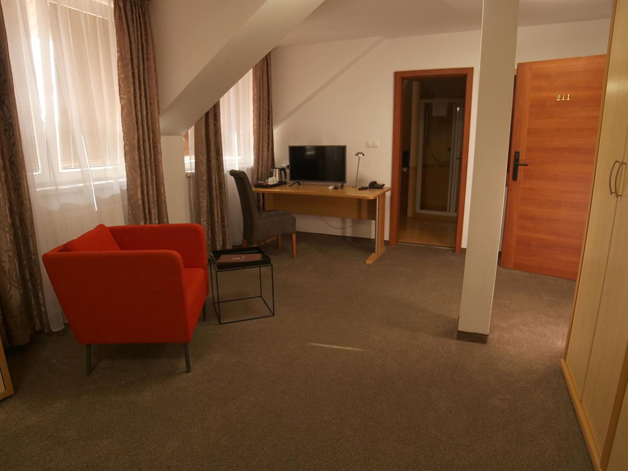 Hotel Novy Kastiel - Self Check-In Topoľčany Dış mekan fotoğraf